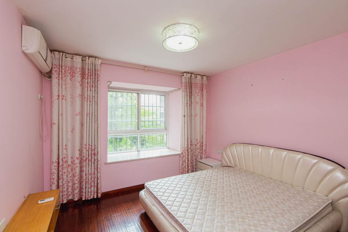 嘉盛华庭（一期、二期、三期）  3室2厅2卫    135.0万卧室