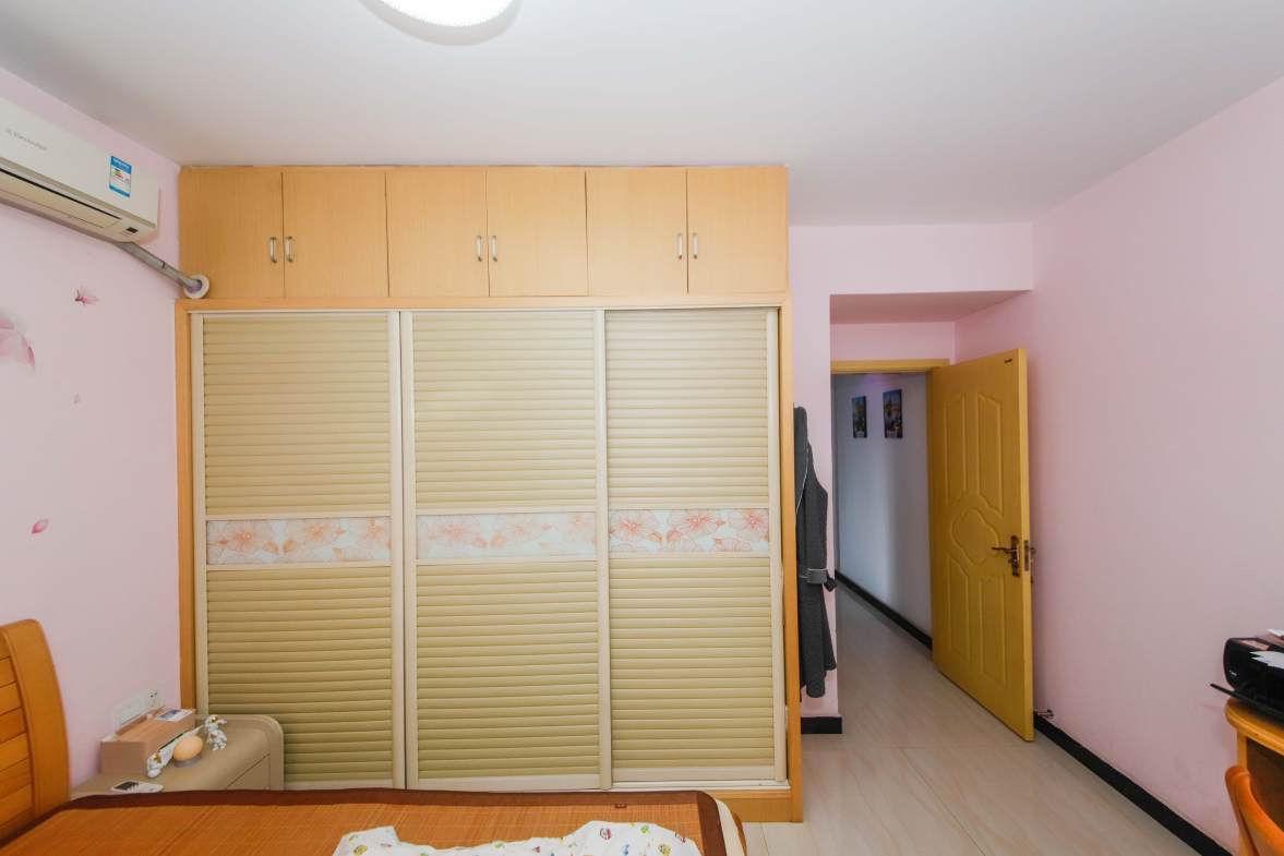 旭辉御府  3室2厅1卫    145.0万卧室