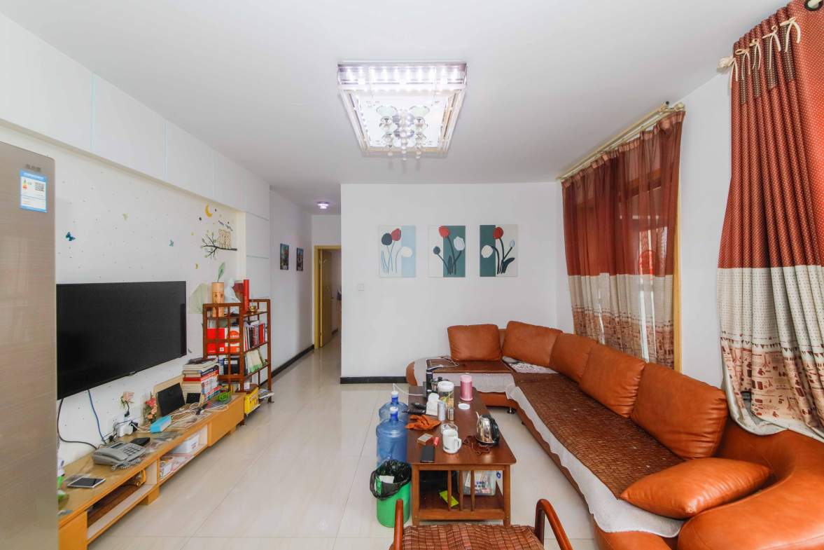 旭辉御府  3室2厅1卫    145.0万客厅