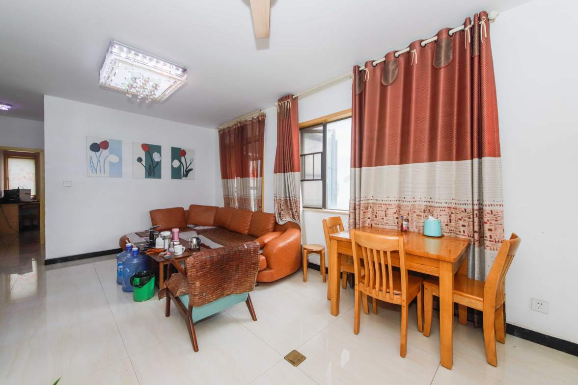 旭辉御府  3室2厅1卫    145.0万客厅