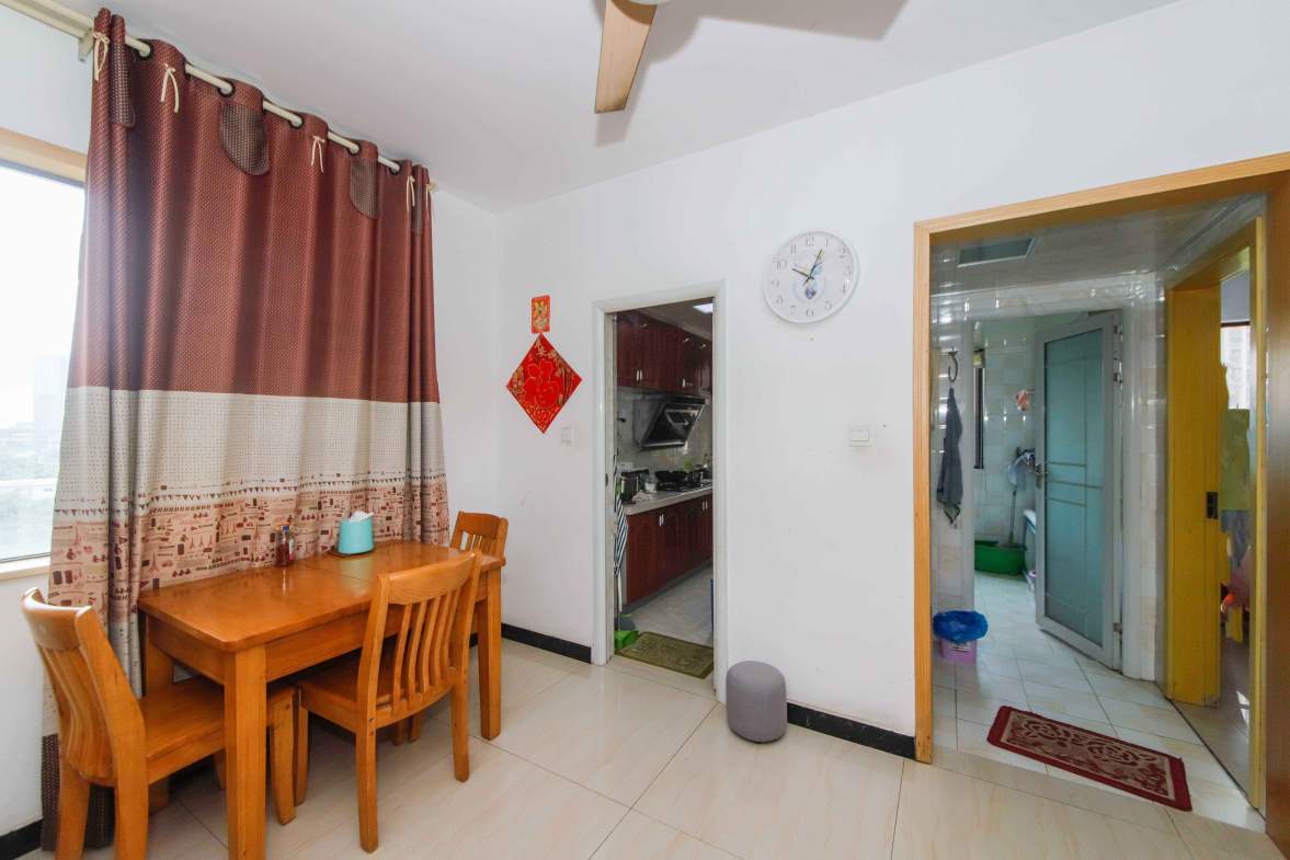 旭辉御府  3室2厅1卫    145.0万客厅