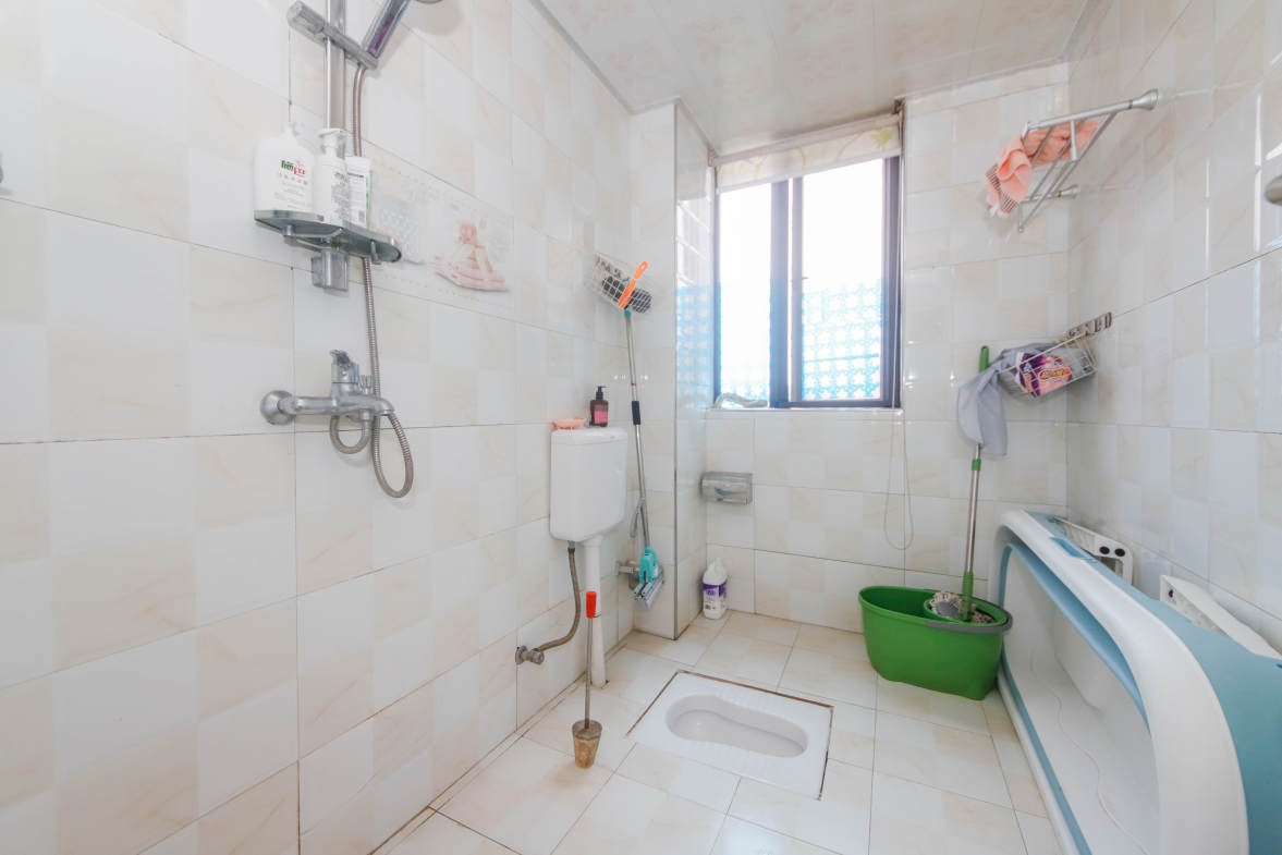 旭辉御府  3室2厅1卫    145.0万卫生间