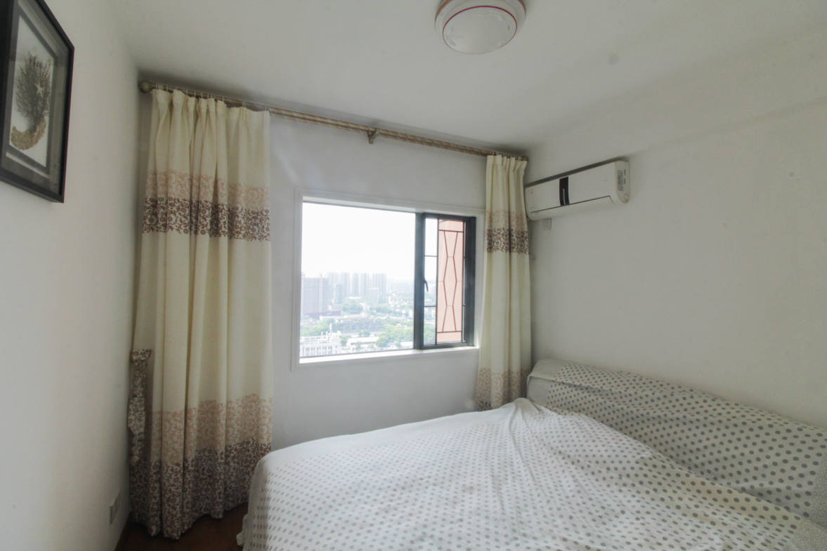 上海城小区  4室2厅2卫    149.8万卧室