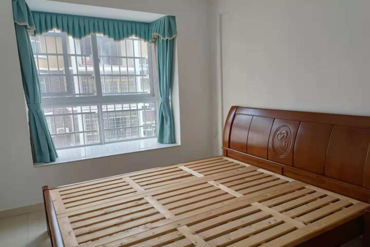 白马嘉苑  3室2厅1卫    2000.0元/月室内图