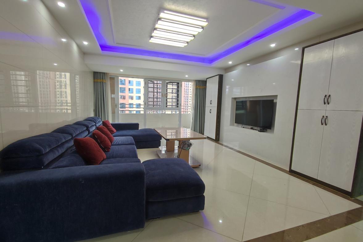 百弘学府城  3室2厅2卫   2200.00元/月室内图