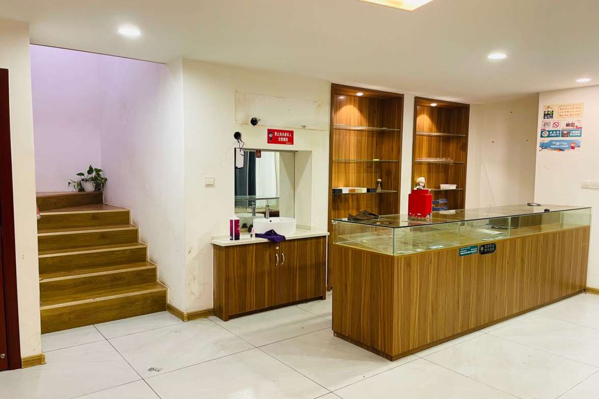 裕天国际商汇中心 1室1厅1卫 3200.0元/月 裕天国际商汇中心 1室1厅1卫 3200.0元/月室内图