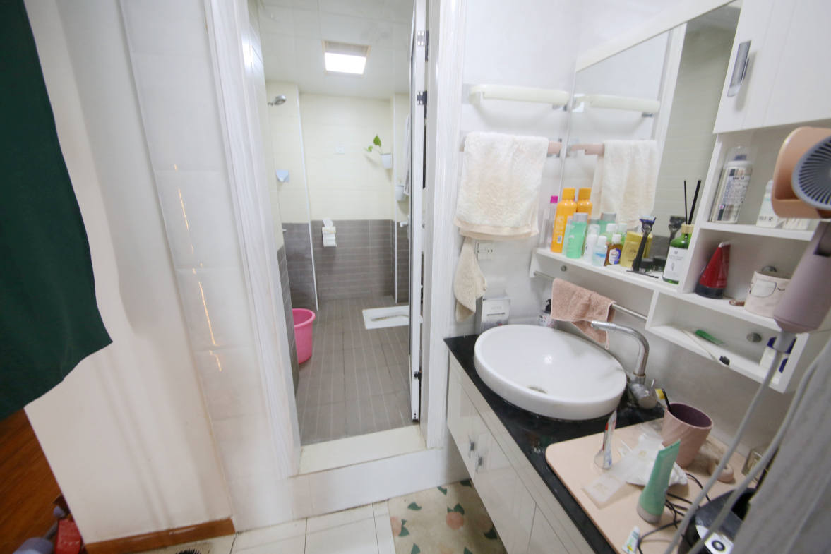 锦泰东环国际 1室1厅1卫 62.0万 锦泰东环国际 1室1厅1卫 62.0万卫生间