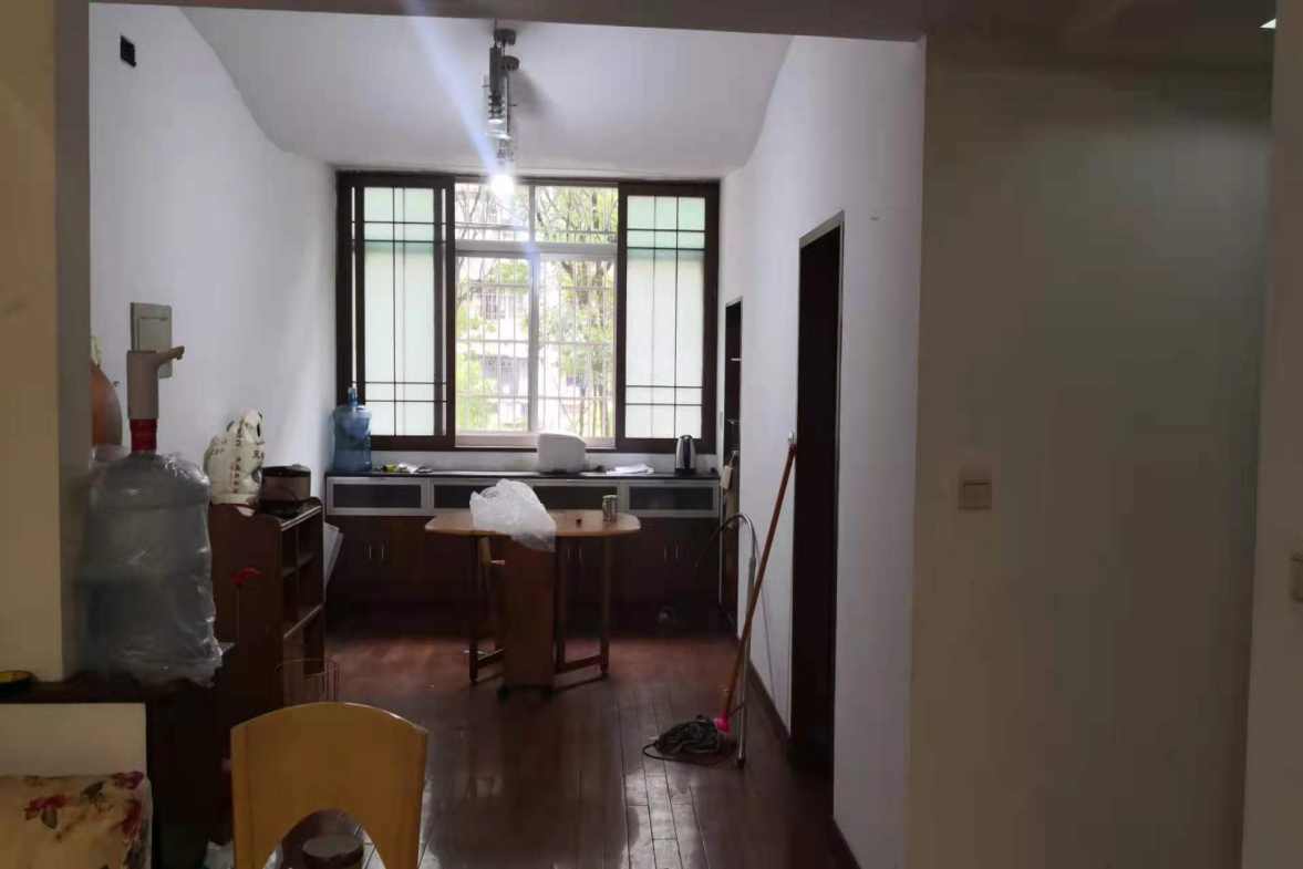 高速公路管理局宿舍  5室2厅1卫    3200.0元/月室内图