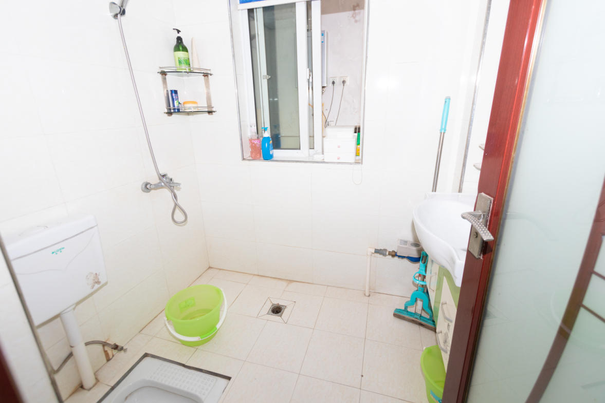 佳天名苑  2室2厅1卫    67.0万卫生间