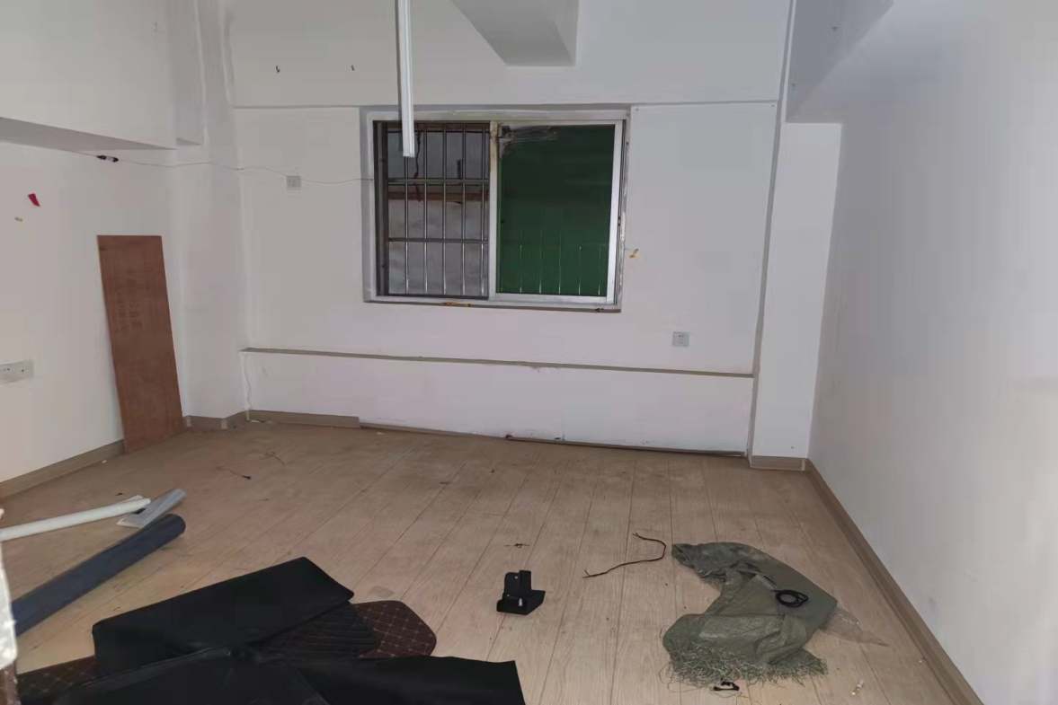 中南汽车世界  0室1厅0卫    9200.0元/月 中南汽车世界  0室1厅0卫    9200.0元/月室内图