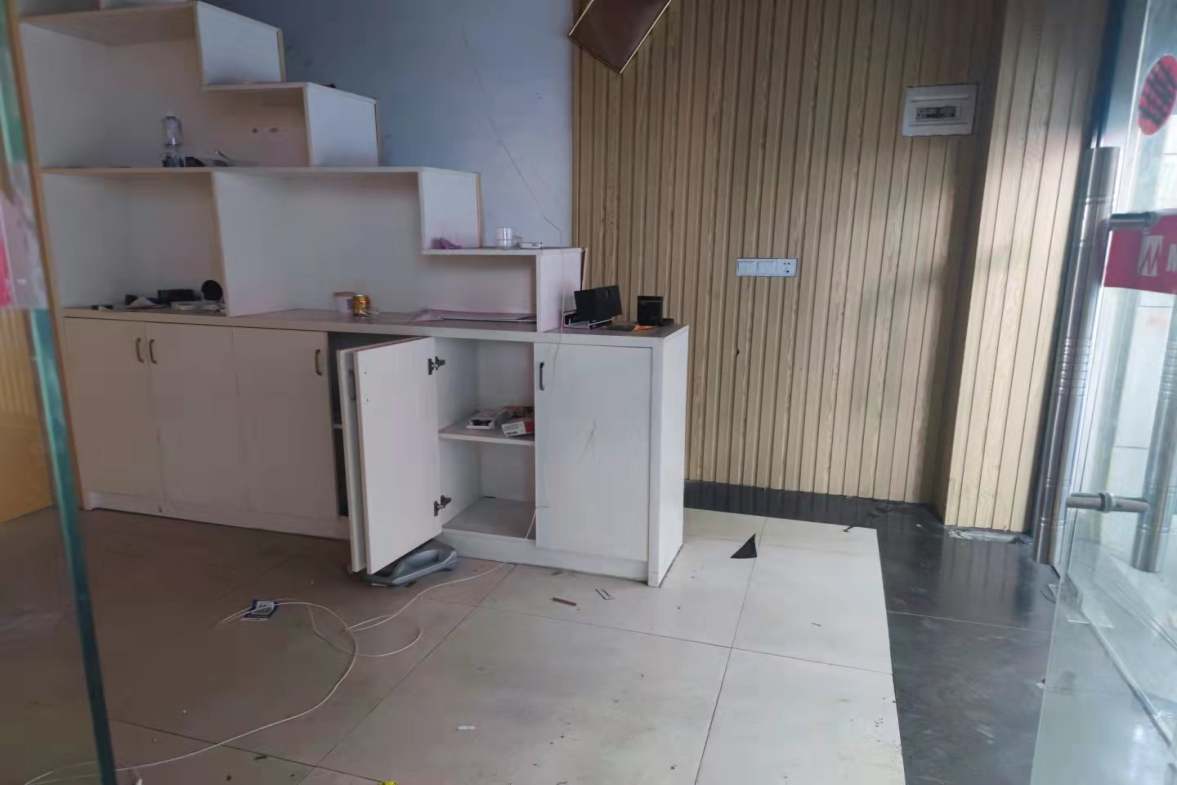 中南汽车世界  0室1厅0卫    9200.0元/月 中南汽车世界  0室1厅0卫    9200.0元/月室内图