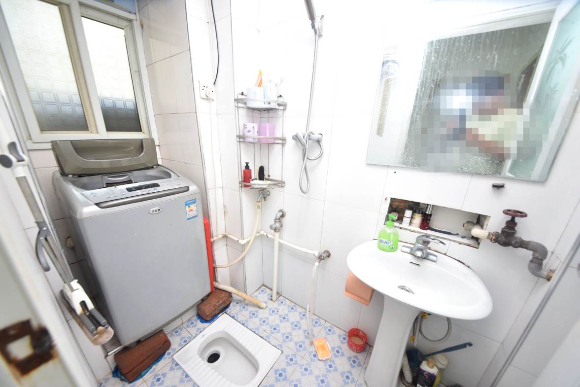 乡镇公寓  2室2厅1卫    68.0万卫生间