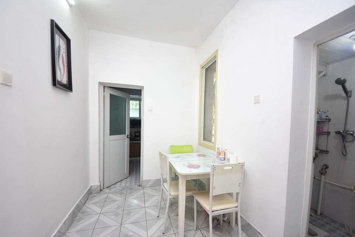 乡镇公寓  2室2厅1卫    68.0万客厅