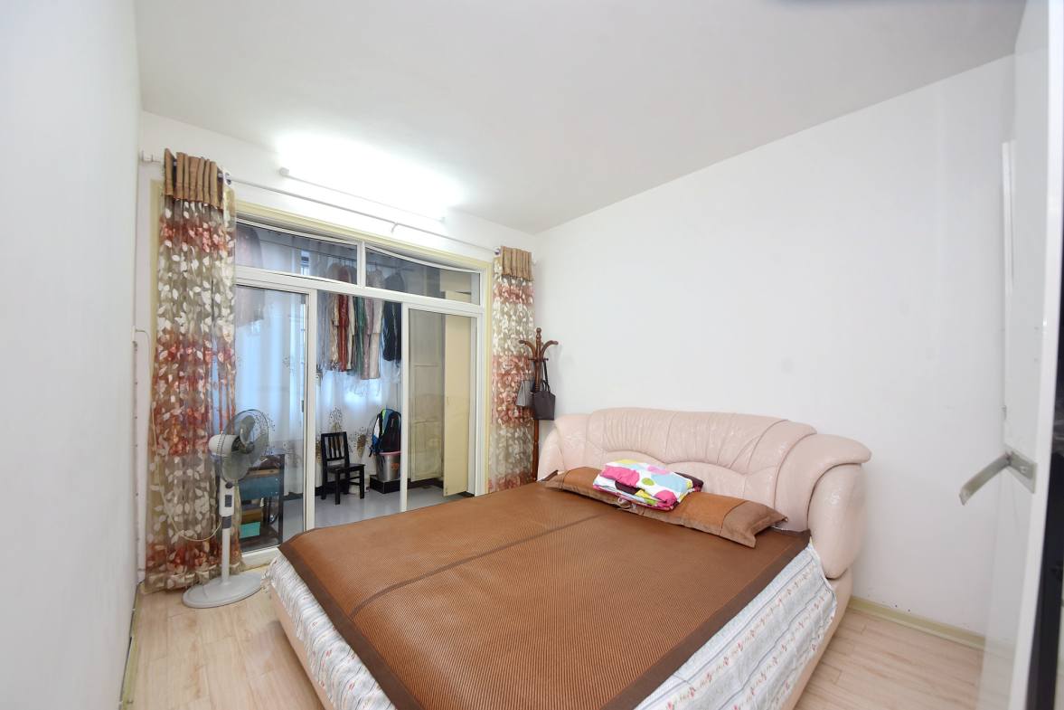 乡镇公寓  2室2厅1卫    68.0万卧室