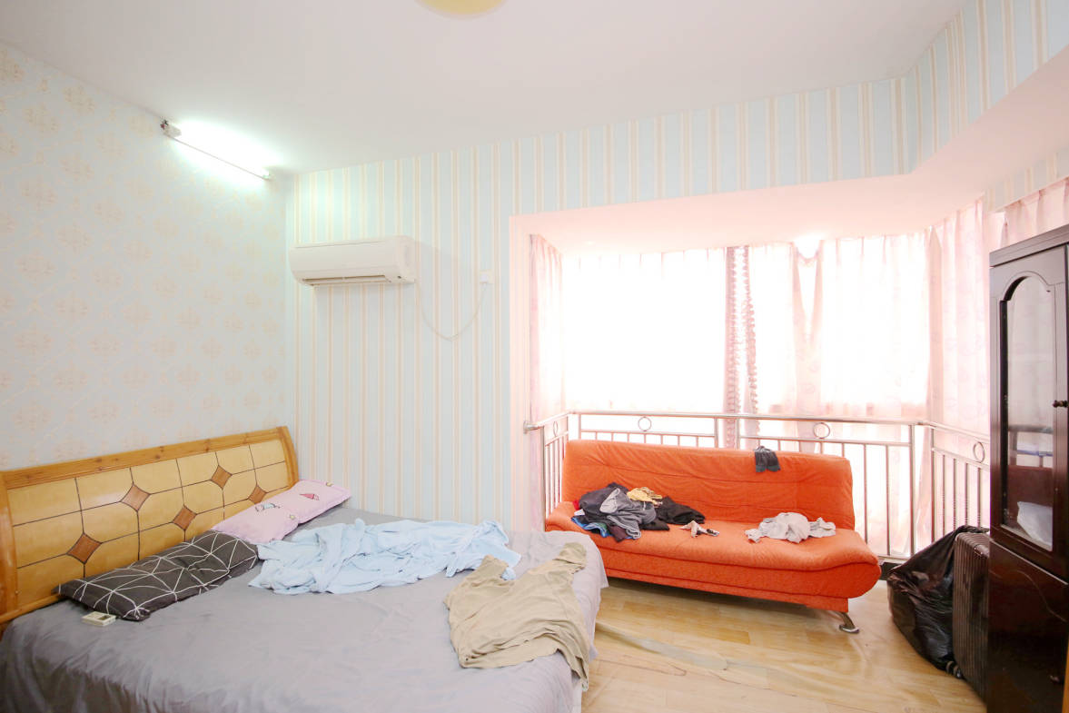 新楚天扶华庭  2室2厅1卫    71.8万卧室