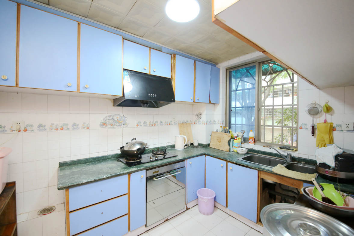 东南明苑  3室2厅1卫    88.8万厨房