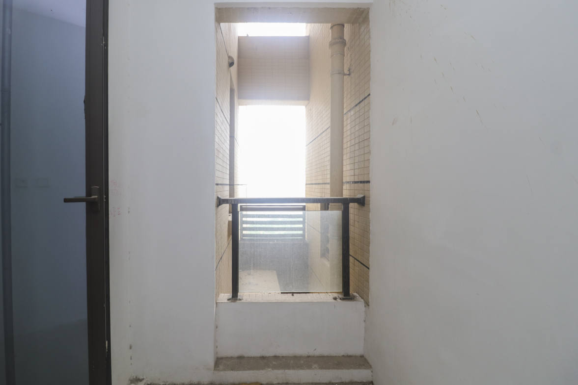 保利西海岸A区  4室2厅2卫    308.0万其他