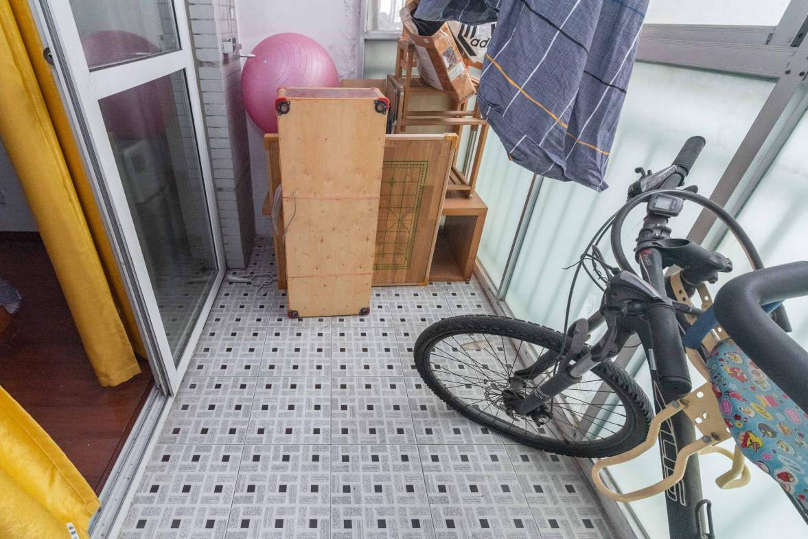 星典时代  3室2厅1卫   80.00万阳台
