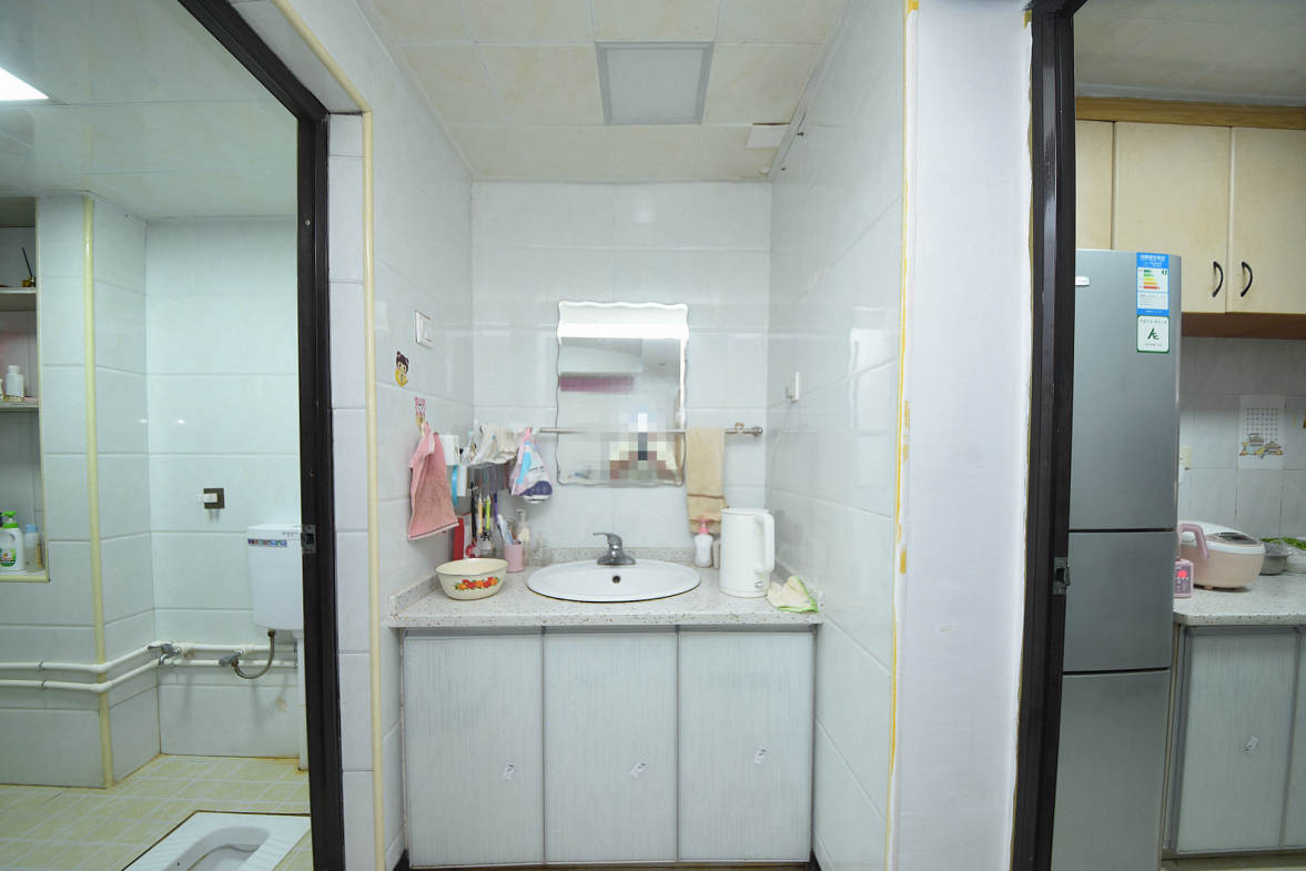 白沙苑  3室2厅2卫   92.80万厨房