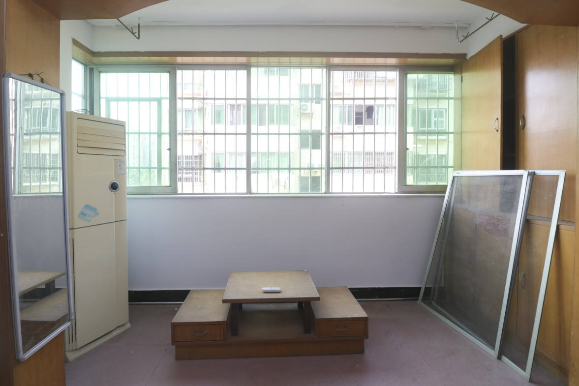 咸嘉新村嘉明苑  3室2厅1卫   89.80万阳台