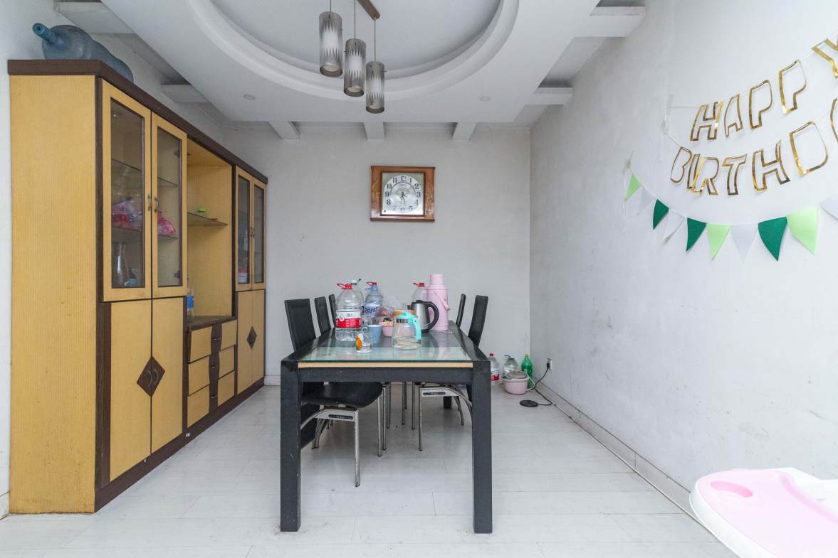 金帆小区  4室2厅2卫    77.8万客厅