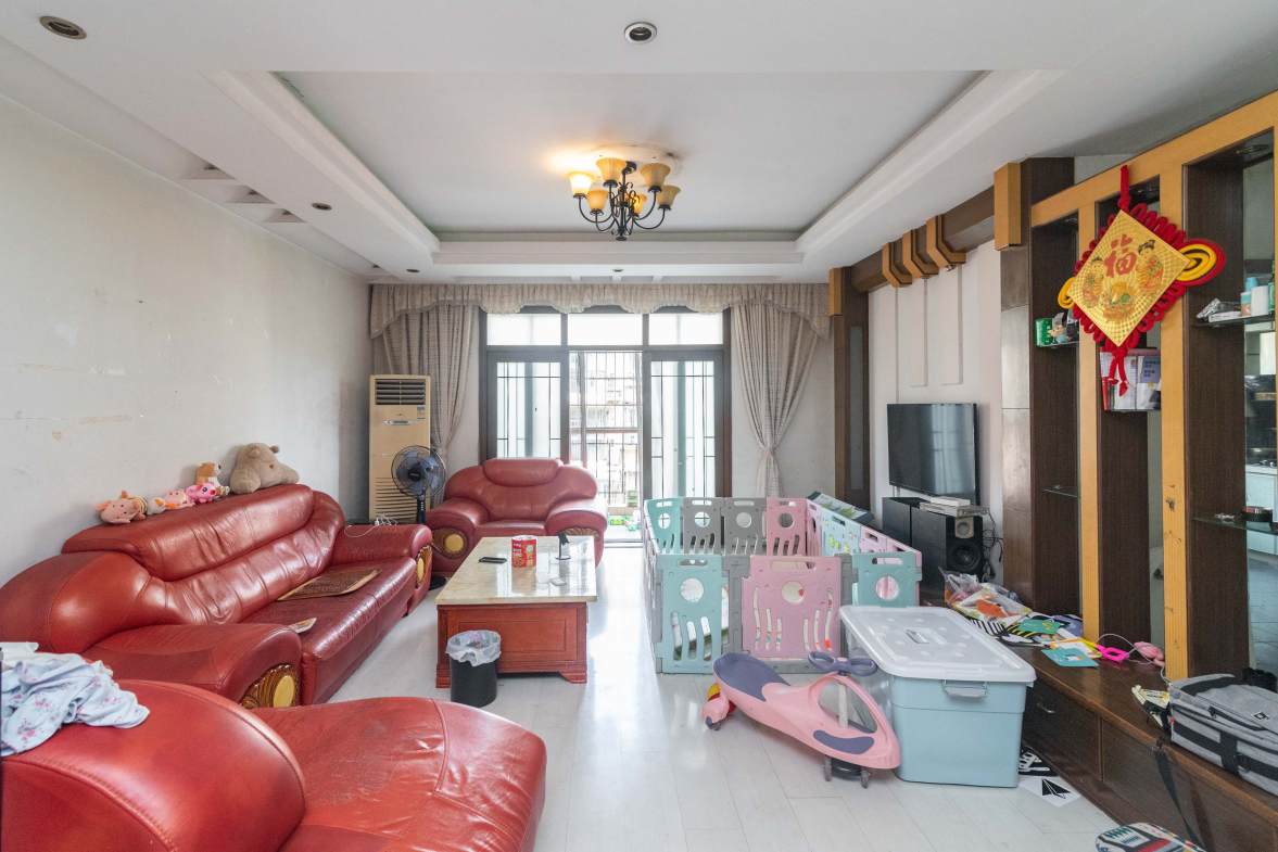 金帆小区  4室2厅2卫    77.8万室内图1