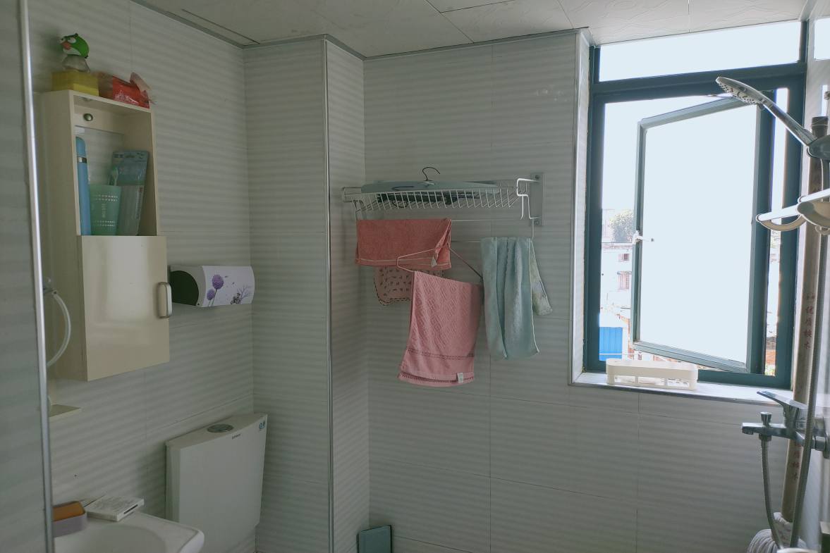 桃花里  1室1厅1卫   1400.00元/月室内图1