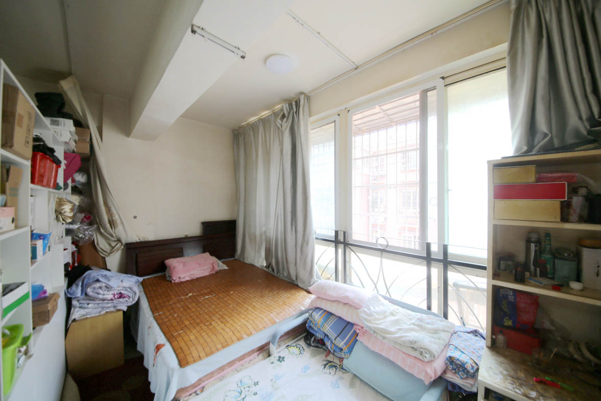 长建建材市场  2室2厅1卫   61.80万阳台