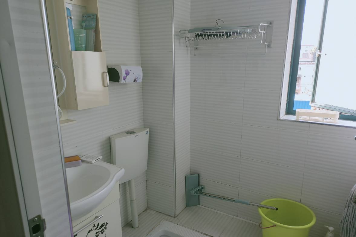 桃花里  1室1厅1卫   1400.00元/月室内图