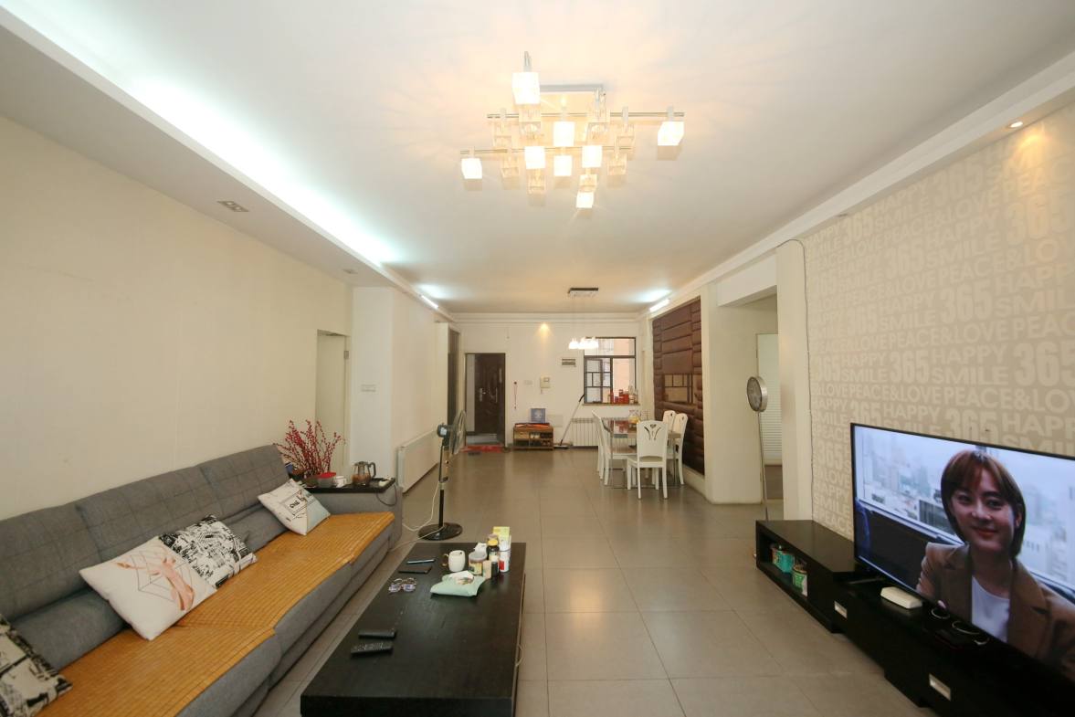 湘府名邸（同力家园）  3室2厅2卫    126.0万客厅