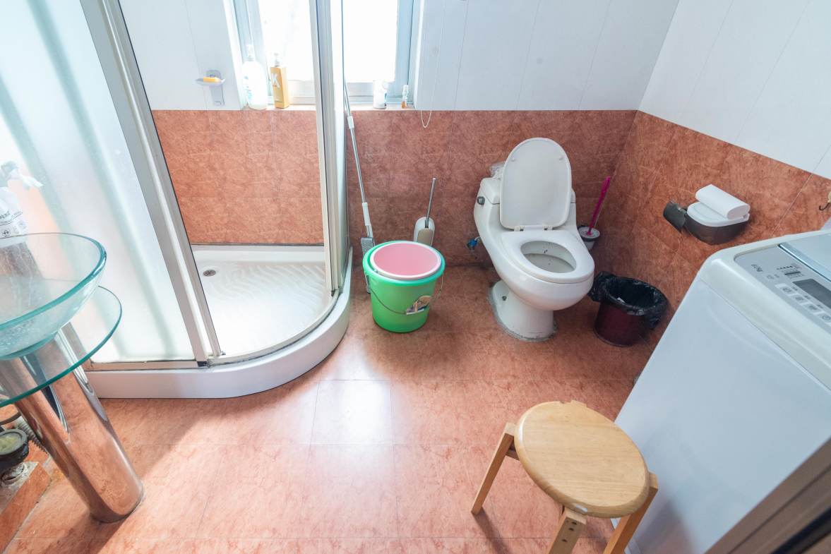 金帆小区  4室3厅1卫    116.0万 金帆小区  4室3厅1卫    116.0万卫生间