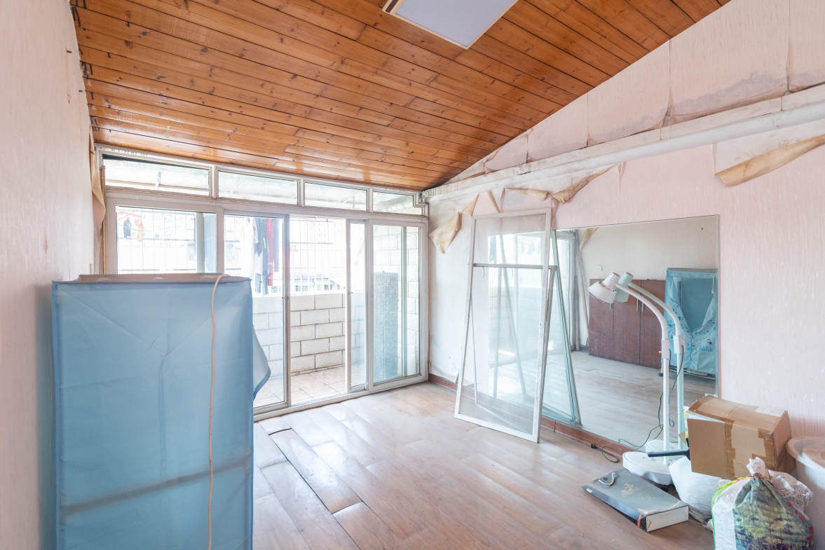 金帆小区  4室3厅1卫    116.0万 金帆小区  4室3厅1卫    116.0万卧室