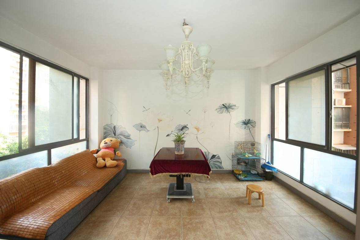 湘府名邸（同力家园）  3室2厅2卫    126.0万阳台