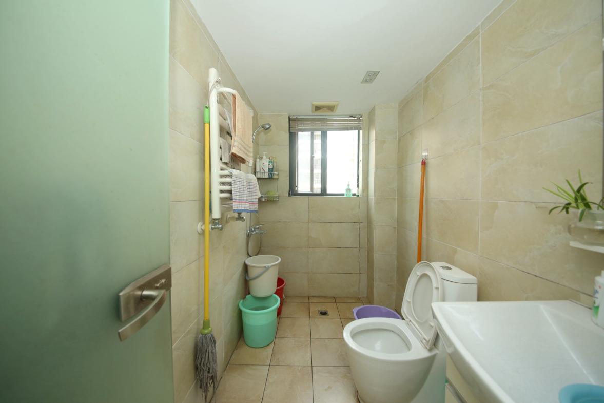 湘府名邸（同力家园）  3室2厅2卫    126.0万卫生间