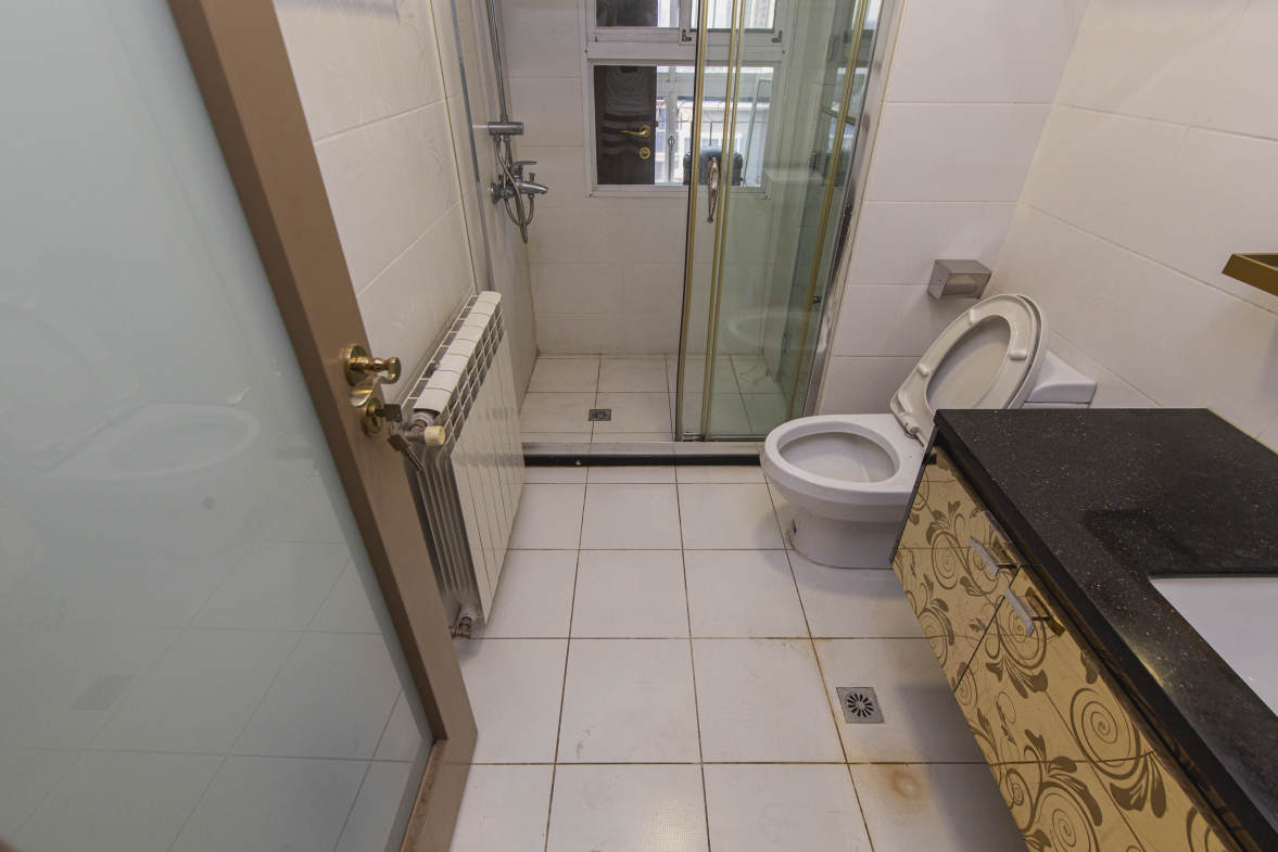 雅致名园  4室2厅2卫    308.0万卫生间