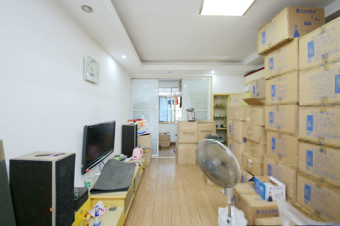 中信公寓  3室1厅1卫   98.00万客厅