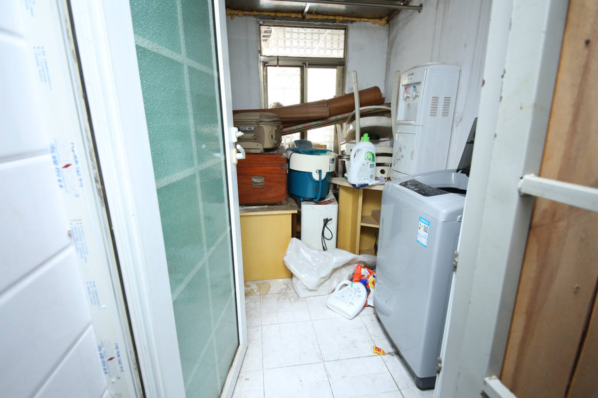 中信公寓  3室1厅1卫   98.00万卫生间