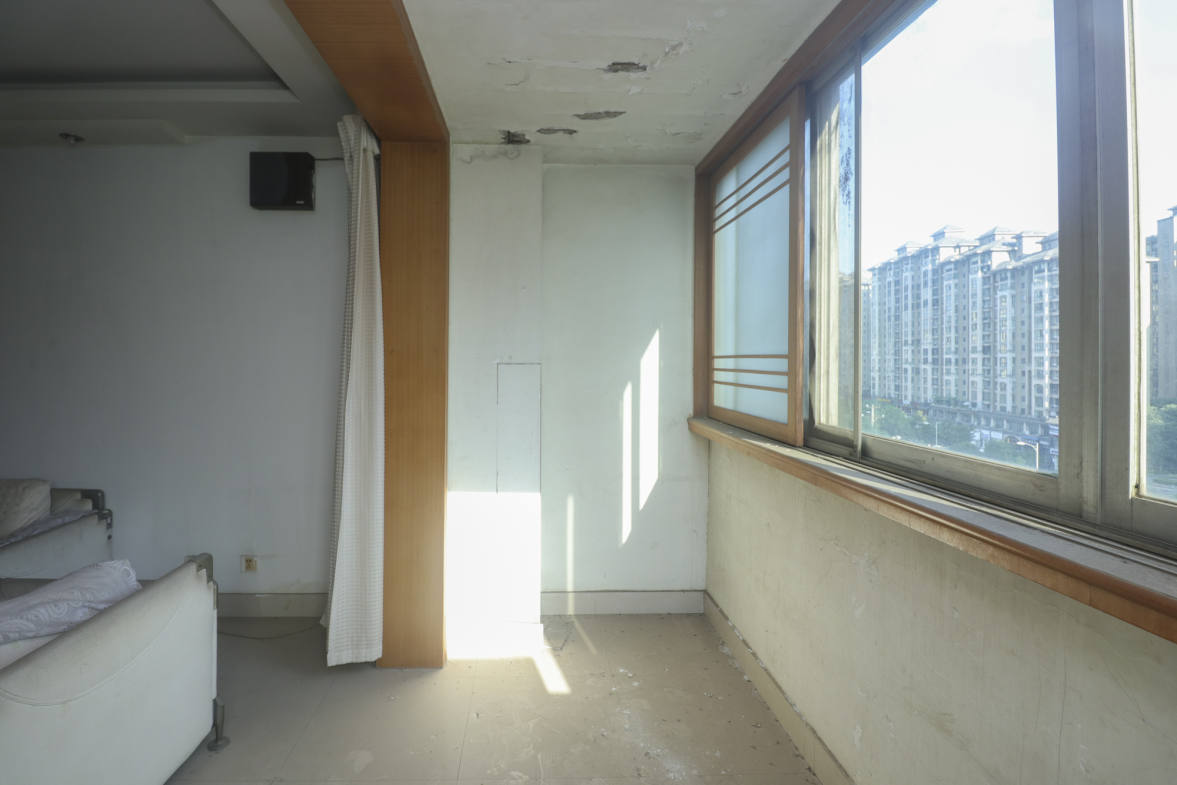咸嘉新村嘉明苑  5室3厅1卫   129.80万阳台