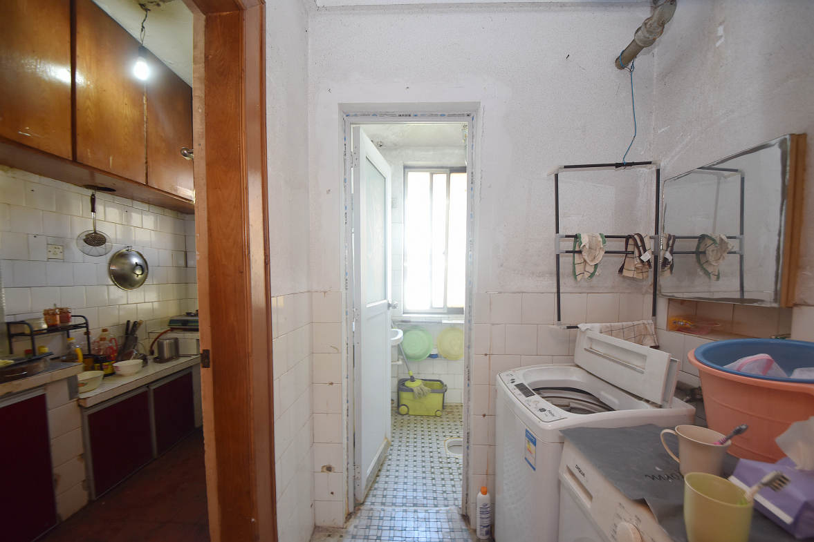 广电南院宿舍  2室2厅1卫    38.0万阳台