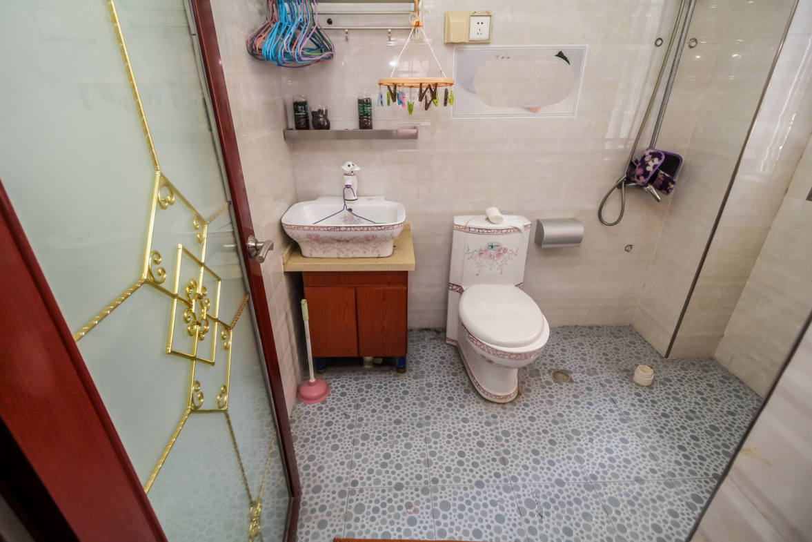 爵士湘  4室2厅1卫    100.0万卫生间