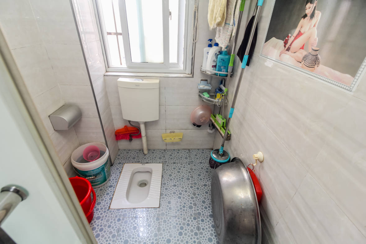 爵士湘  4室2厅1卫    100.0万卫生间