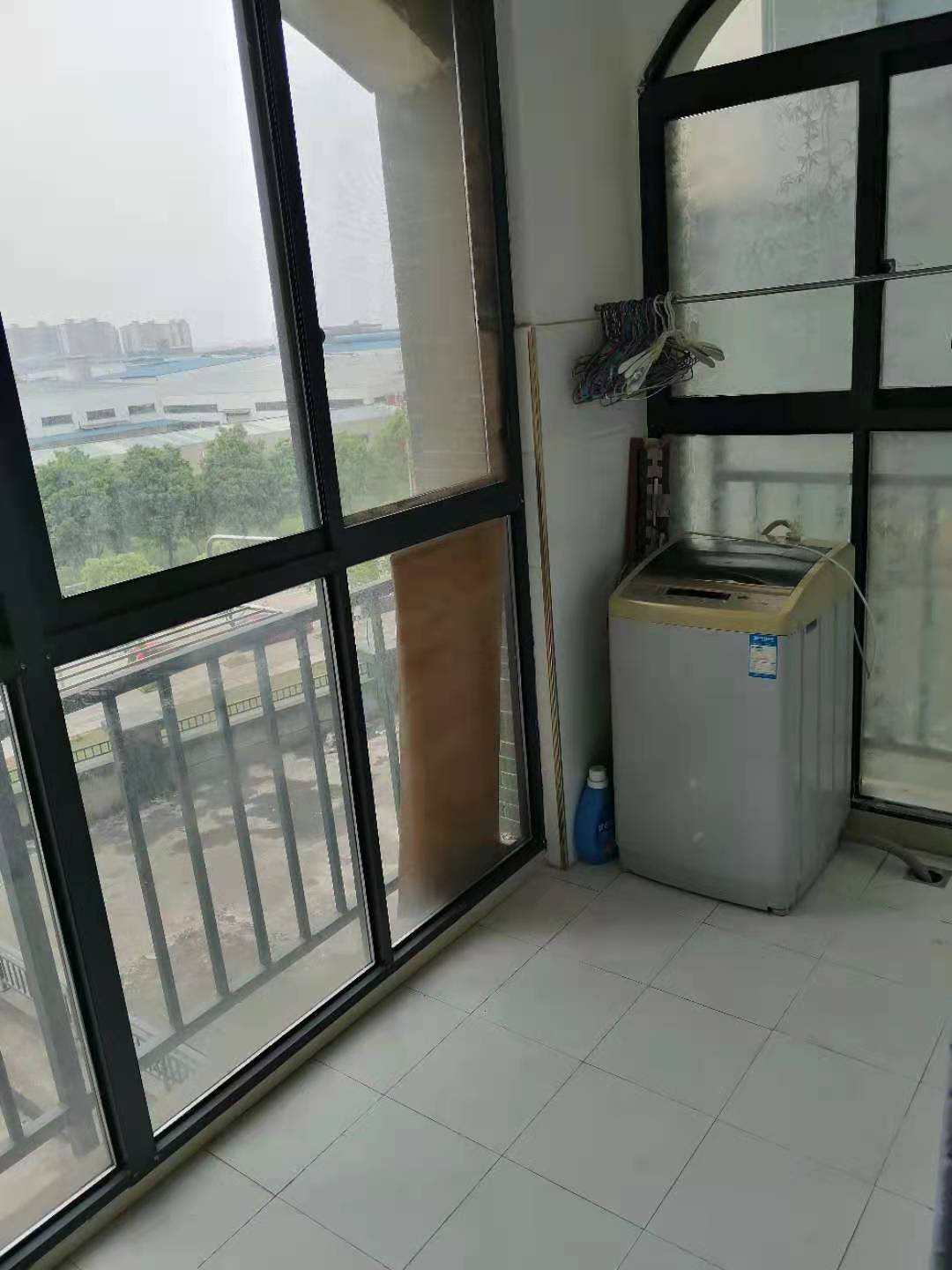 佛奥康桥水岸  3室2厅1卫    2000.0元/月室内图