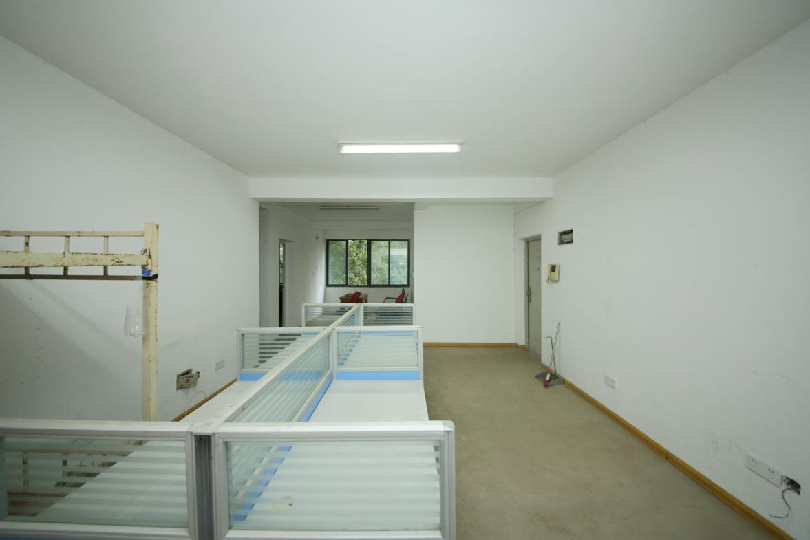 满庭芳小区  4室2厅2卫   128.00万室内图1