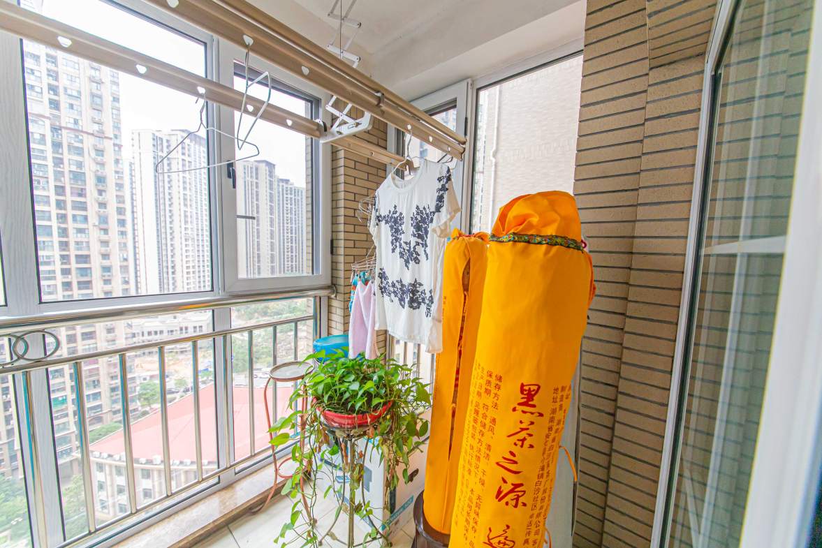 克拉美丽山庄（晟领国际）  5室2厅2卫   294.00万阳台