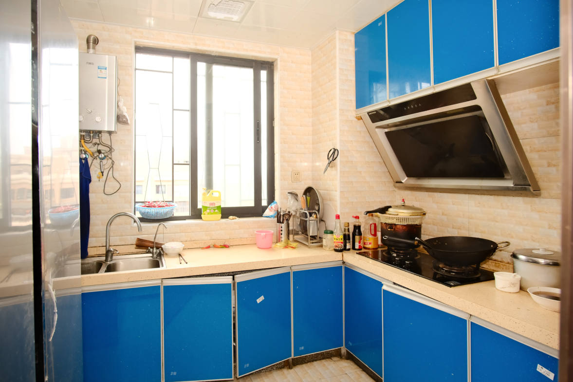 三一街区  3室2厅2卫    97.91万厨房