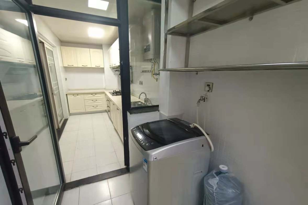 碧桂园公园壹号(凯怡茗苑)  2室2厅1卫    1800.0元/月 碧桂园公园壹号(凯怡茗苑)  2室2厅1卫    1800.0元/月室内图