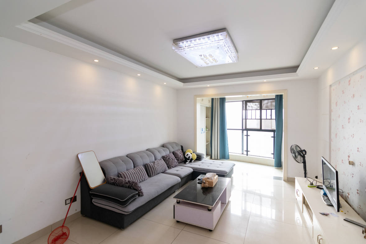 润和紫郡一期  3室2厅1卫    83.8万客厅