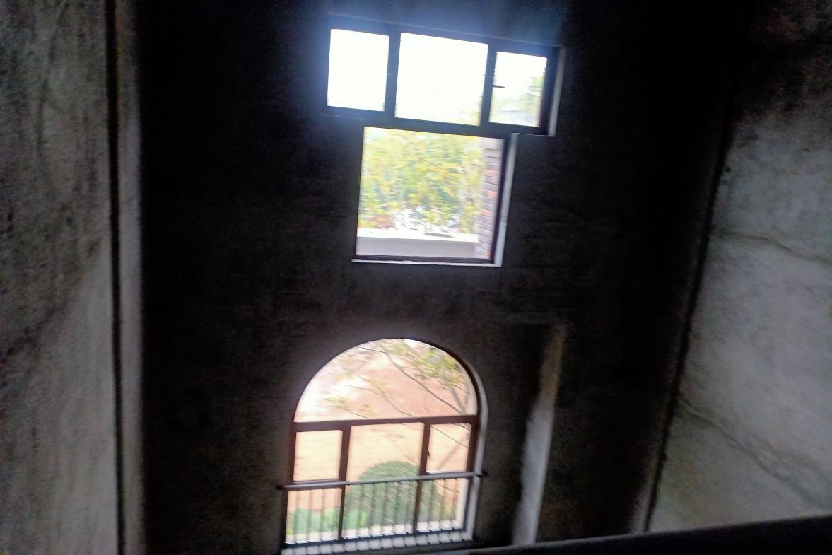 星湖湾二期洋房  5室2厅2卫    3000.0元/月室内图