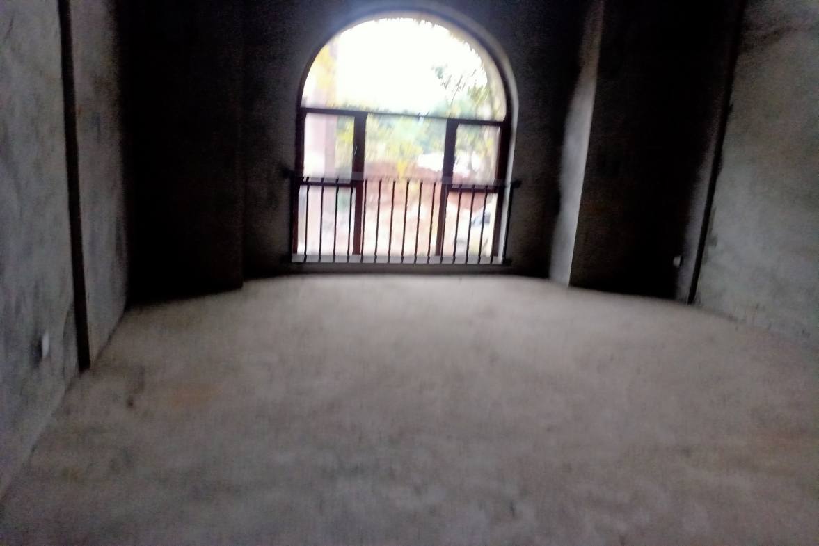 星湖湾二期洋房  5室2厅2卫    3000.0元/月室内图