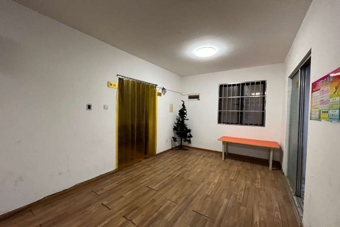 中建芙蓉嘉苑  3室2厅1卫    2300.0元/月室内图